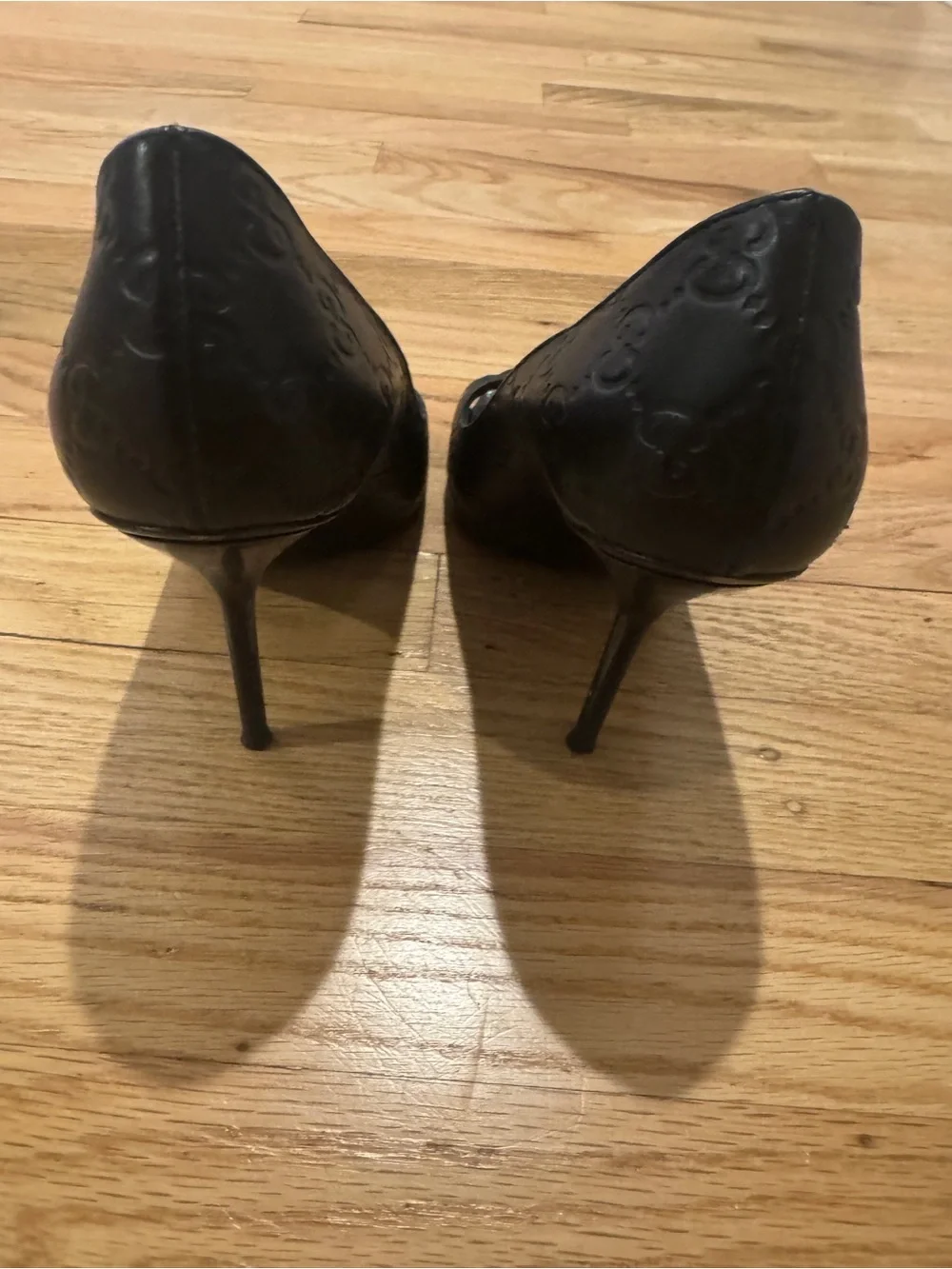 Gucci Guccissima Black Leather Peep Toe Pumps Heels Size 37.5 Made in Italy